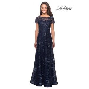 NWT La Femme Illusion Neckline Sequin Lace Dress - size 6